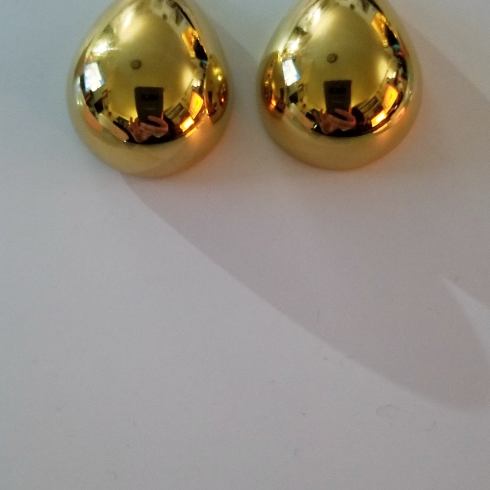 NWT Coquette Gold Stainless Steel Hoop Earrings NWT Tarnish Resistant